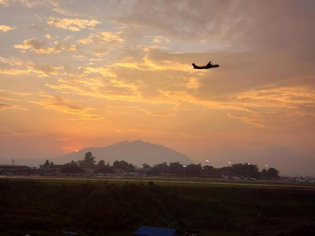 Kathmandu Airport View Hotel And Lodge Ngoại thất bức ảnh